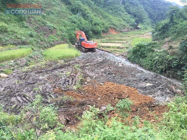 Phú Thọ: Phá rừng phòng hộ khai thác đá quý không phép