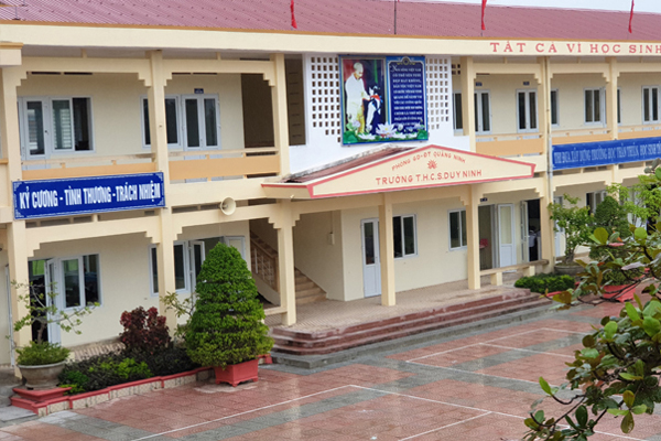 Tạm đình chỉ cô chủ nhiệm giáo dục học sinh bằng 231 cái tát vào má