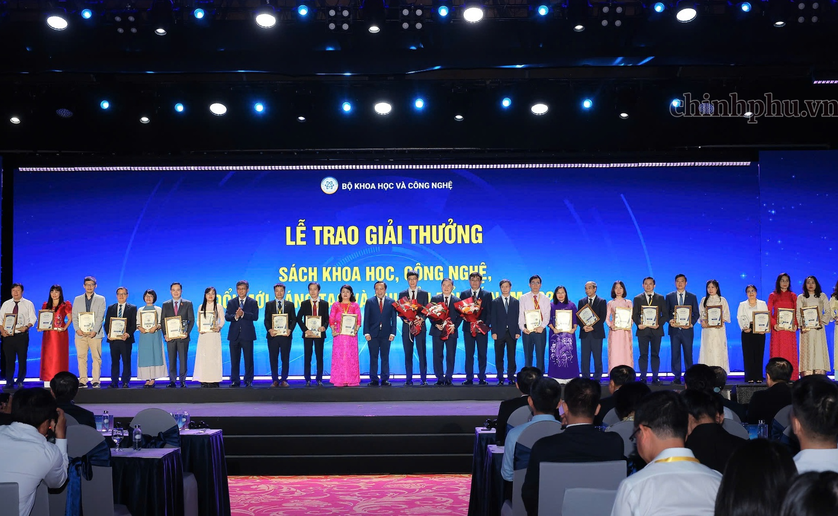 Tôn vinh 10 tác phẩm sách khoa học, công nghệ, đổi mới sáng tạo và chuyển đổi số- Ảnh 1.
