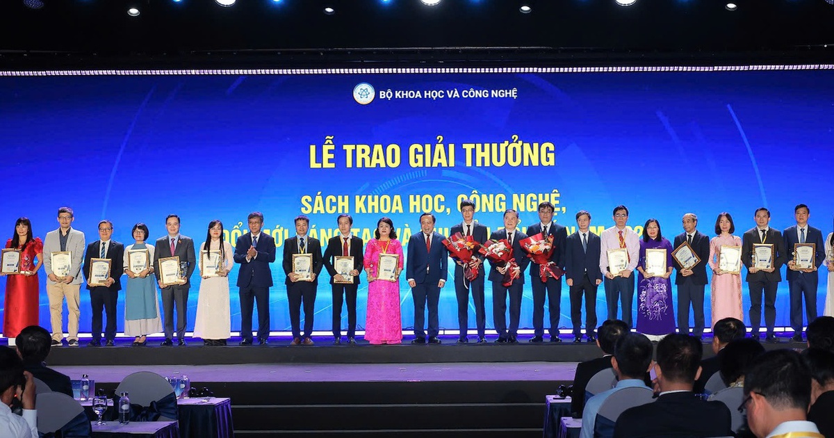 Tôn vinh 10 tác phẩm sách khoa học, công nghệ, đổi mới sáng tạo và chuyển đổi số