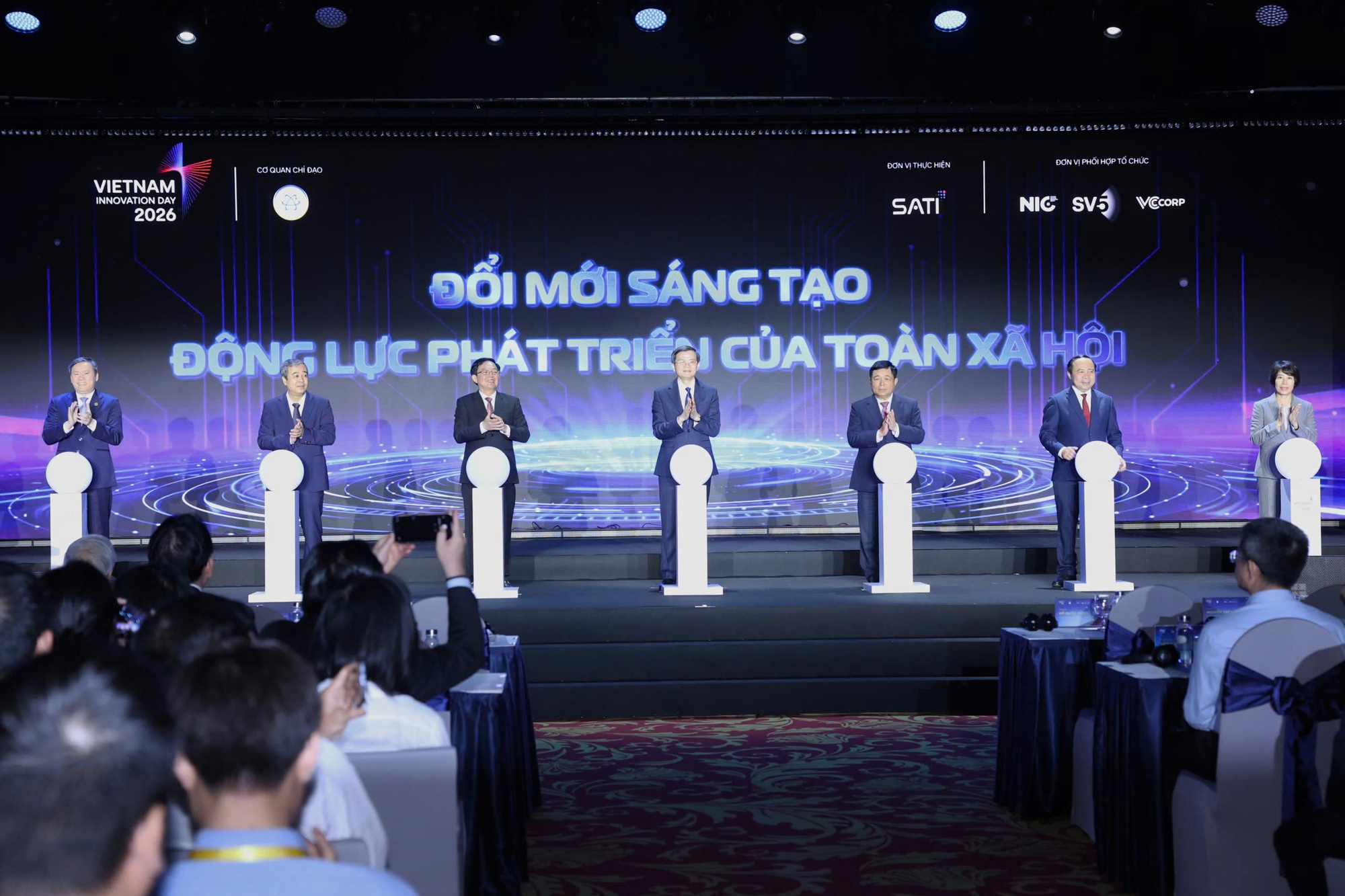 Phó Thủ tướng Hồ Quốc Dũng: Kích hoạt mạnh mẽ đổi mới sáng tạo trong toàn bộ nền kinh tế và xã hội- Ảnh 8.